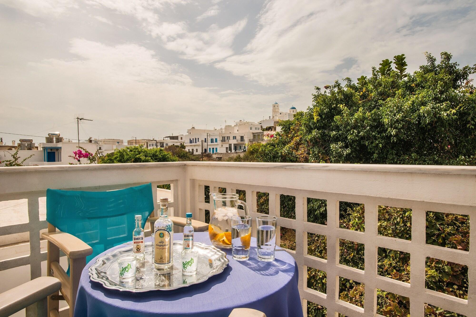 Semiramis Guesthouse Adamantas  Exterior photo