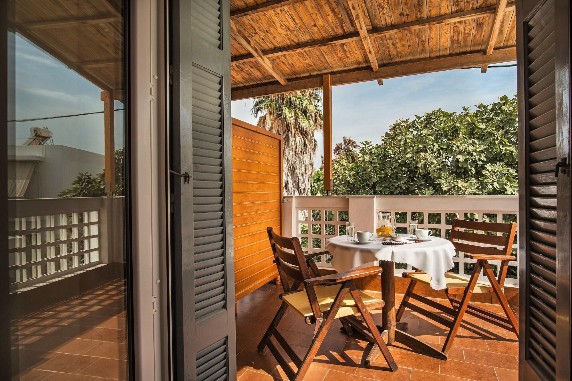 Semiramis Guesthouse Adamantas  Exterior photo