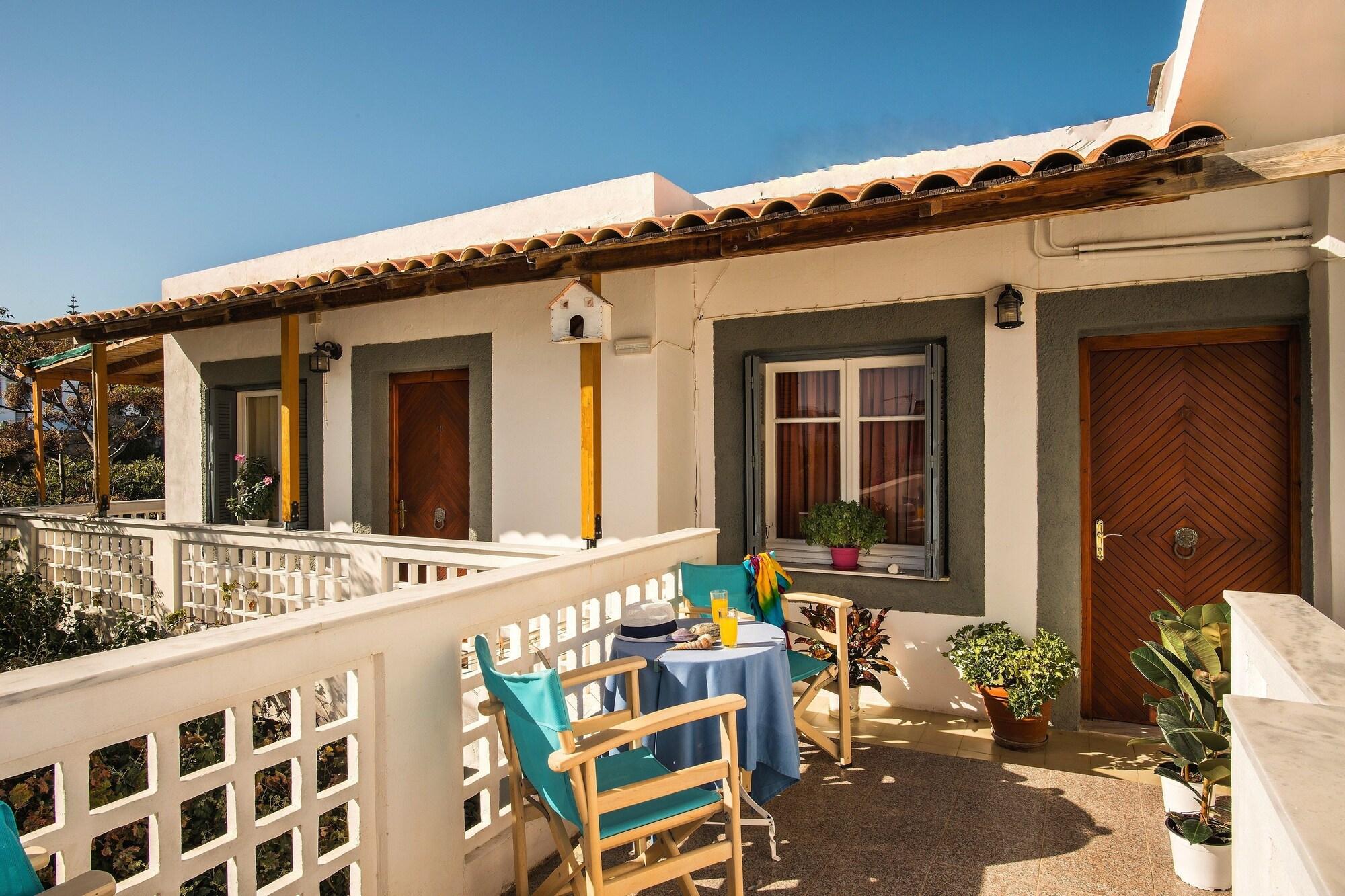 Semiramis Guesthouse Adamantas  Exterior photo