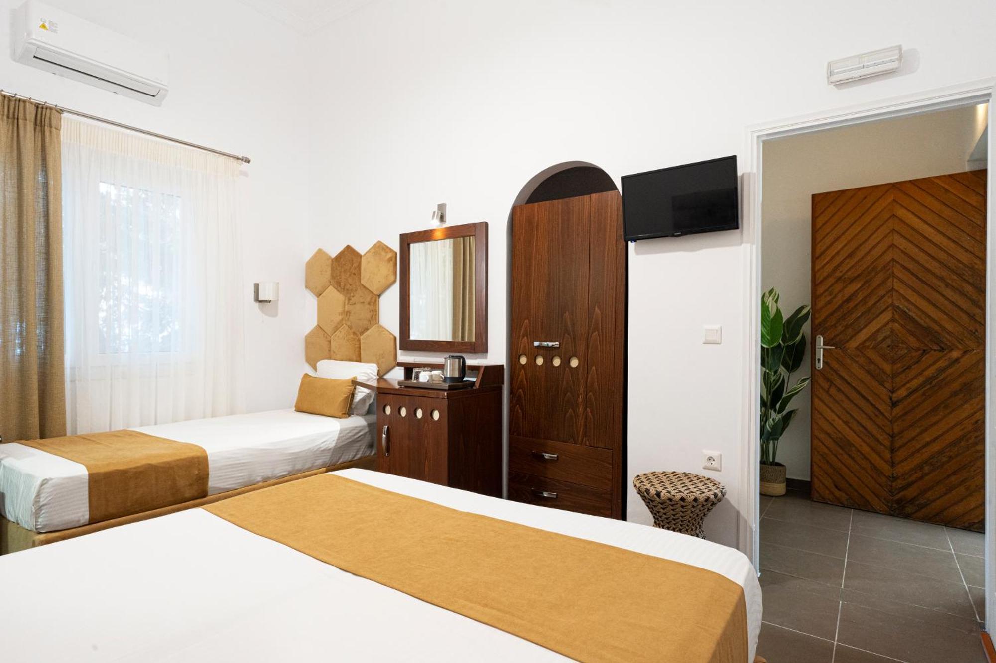 Semiramis Guesthouse Adamantas  Exterior photo