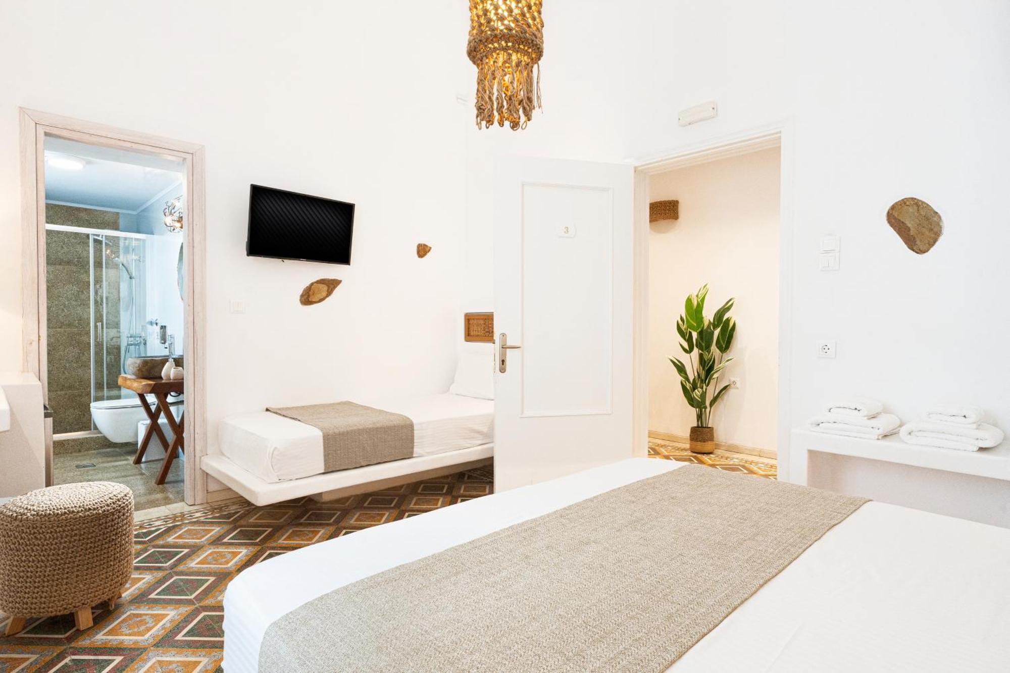 Semiramis Guesthouse Adamantas  Exterior photo