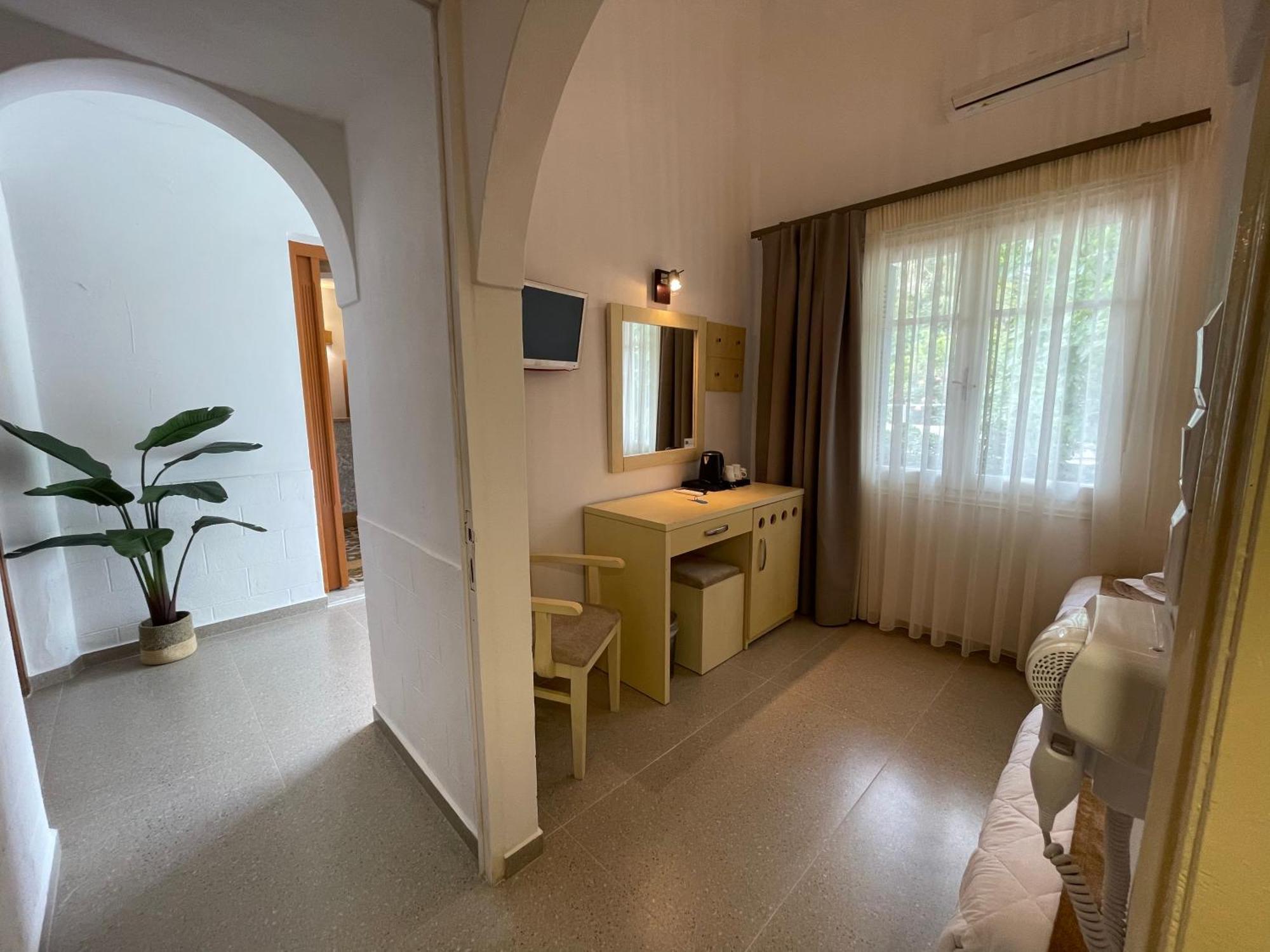 Semiramis Guesthouse Adamantas  Exterior photo