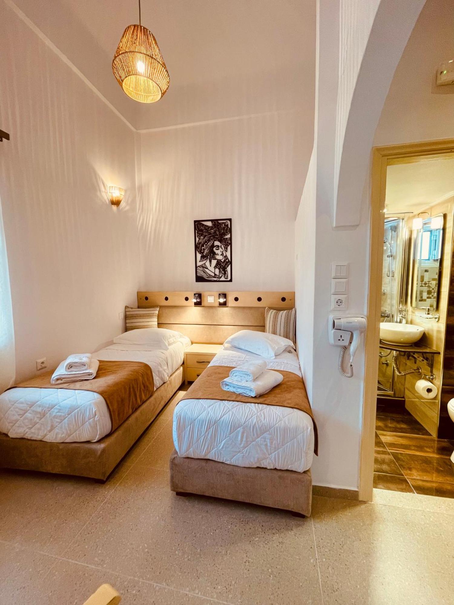 Semiramis Guesthouse Adamantas  Exterior photo